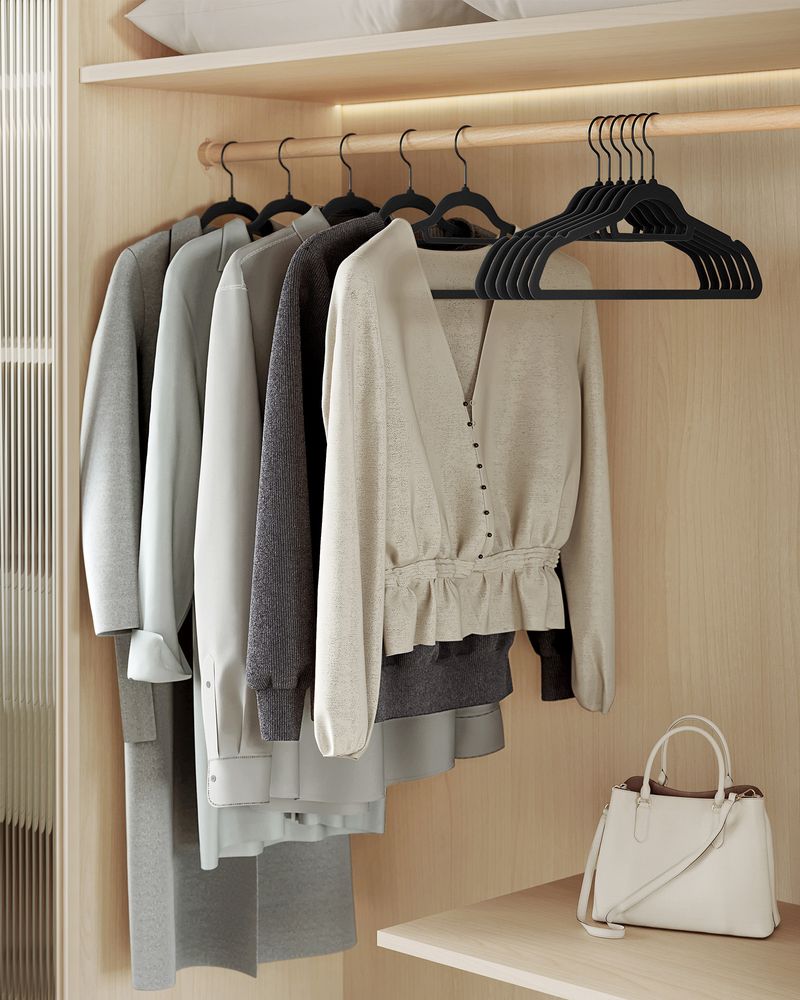 Velvet Clothes Hangers - Wardrobe Organizer - Set Of 30