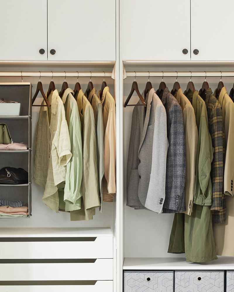 Wood Coat Hangers - Shoulder Notches - 360° Swivel - Set of 20