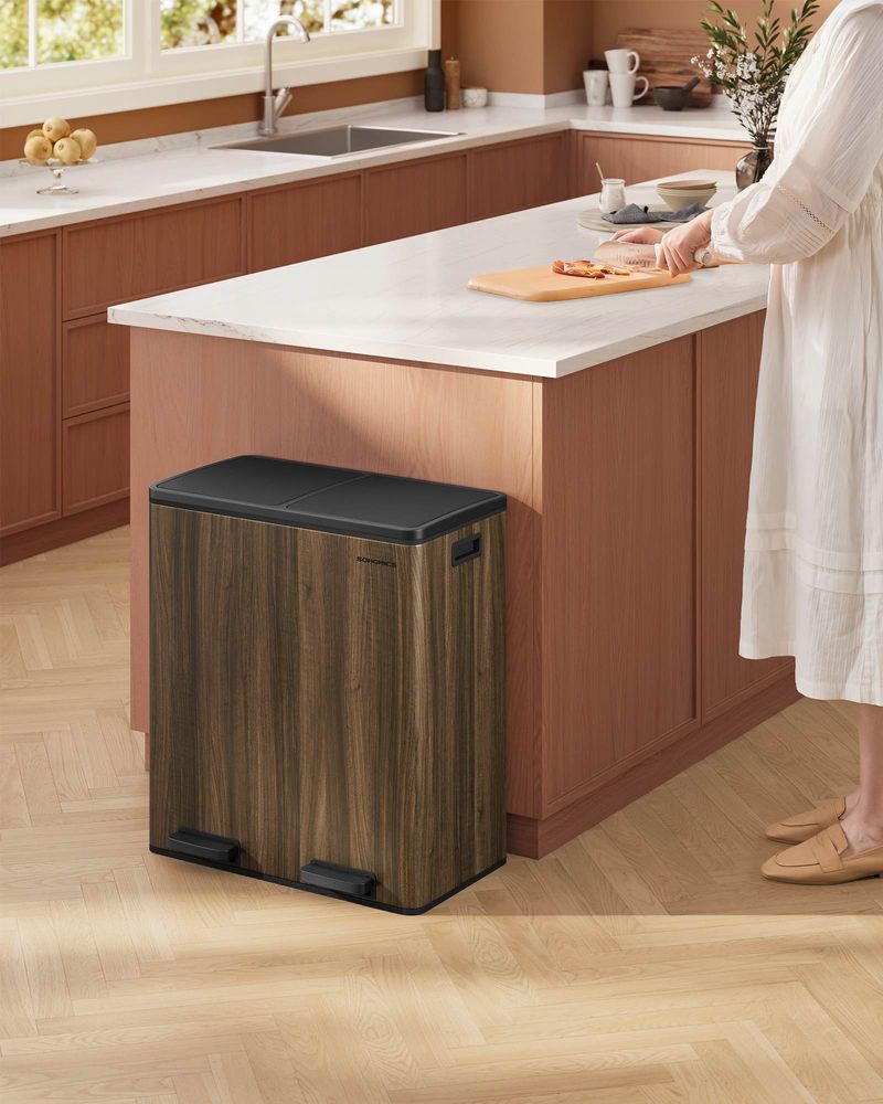 Trash Can - 2 x 8 Gallon - 2 Inner Buckets - Kitchen Use